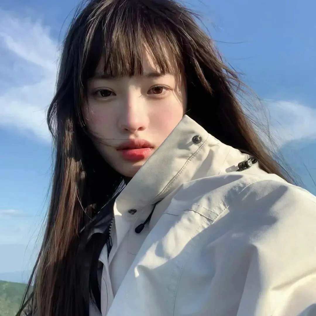 照片的她